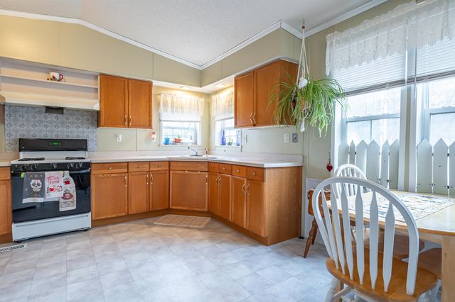 4 Cammett Drive, Raymond, NH 03077