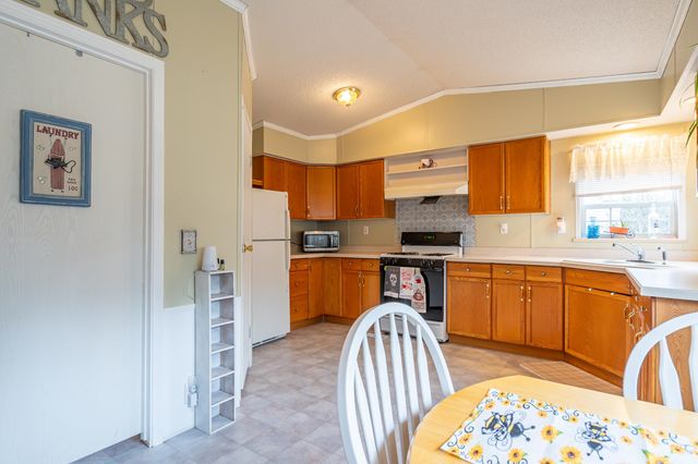 4 Cammett Drive, Raymond, NH 03077