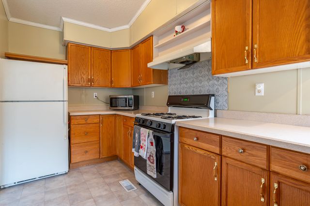 4 Cammett Drive, Raymond, NH 03077