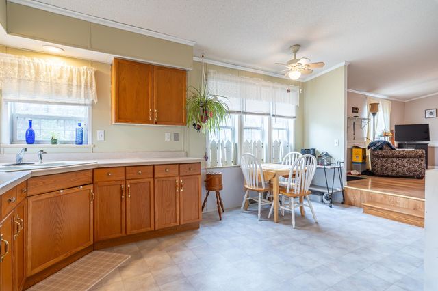 4 Cammett Drive, Raymond, NH 03077