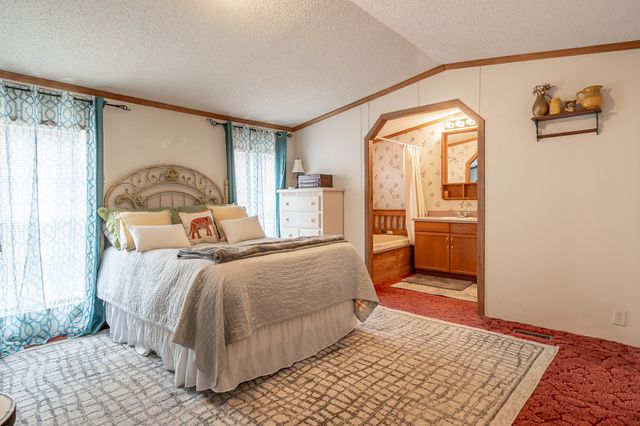 4 Cammett Drive, Raymond, NH 03077
