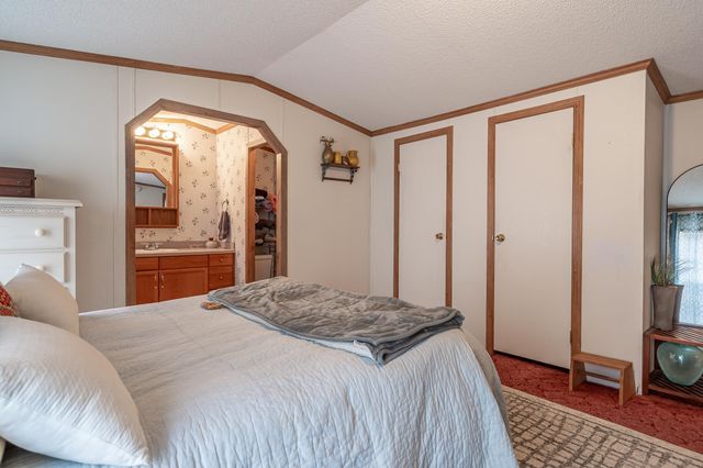 4 Cammett Drive, Raymond, NH 03077