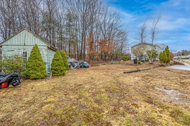4 Cammett Drive, Raymond, NH 03077
