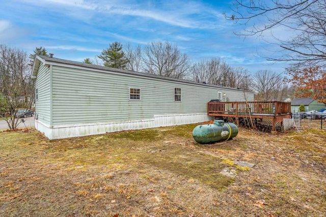 4 Cammett Drive, Raymond, NH 03077