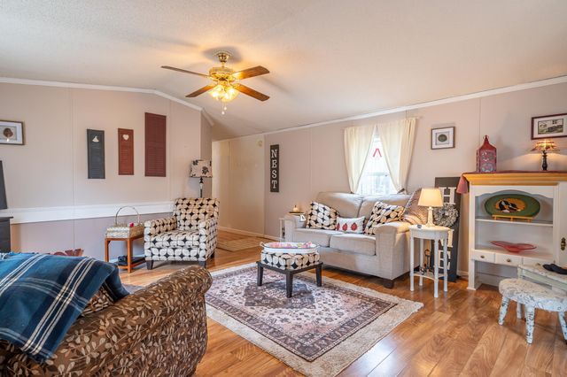 4 Cammett Drive, Raymond, NH 03077