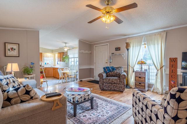 4 Cammett Drive, Raymond, NH 03077
