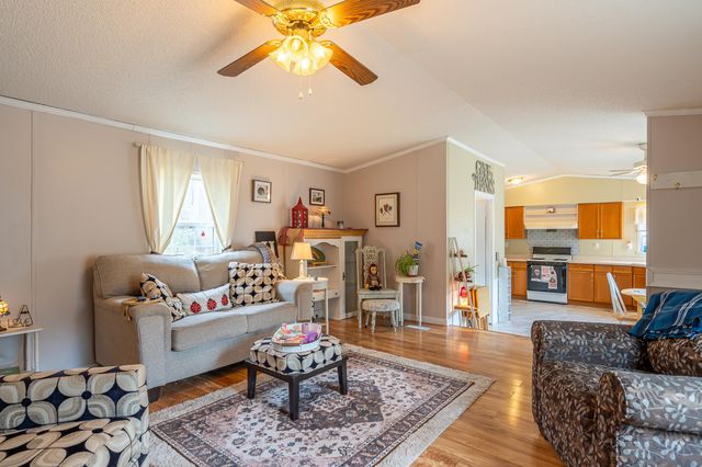 4 Cammett Drive, Raymond, NH 03077