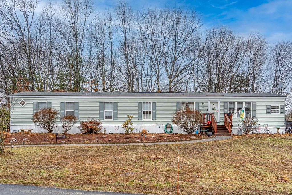4 Cammett Drive, Raymond, NH 03077