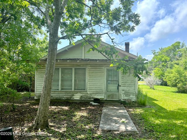 5236 Menge Avenue, Pass Christian, MS 39571
