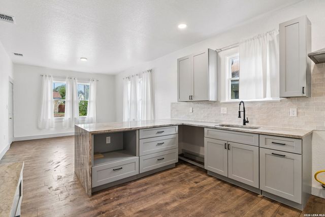 637 Canton, San Antonio, TX 78202