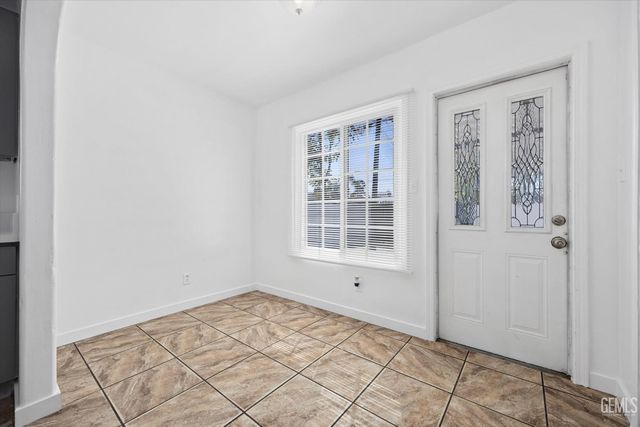 621 Columbus, Bakersfield, CA 93305