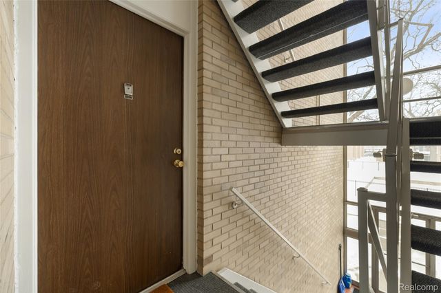 4909 Crooks Road D6, Royal Oak, MI 48073