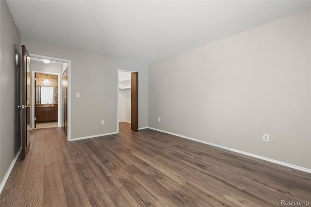 4909 Crooks Road D6, Royal Oak, MI 48073