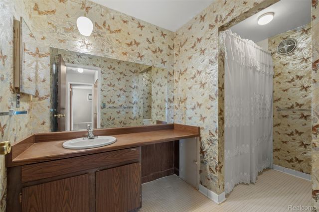 4909 Crooks Road D6, Royal Oak, MI 48073