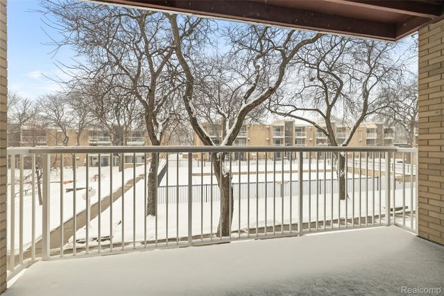 4909 Crooks Road D6, Royal Oak, MI 48073