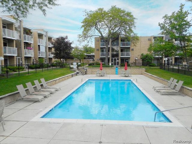4909 Crooks Road D6, Royal Oak, MI 48073