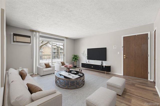 4909 Crooks Road D6, Royal Oak, MI 48073