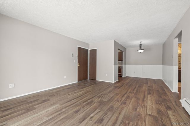 4909 Crooks Road D6, Royal Oak, MI 48073