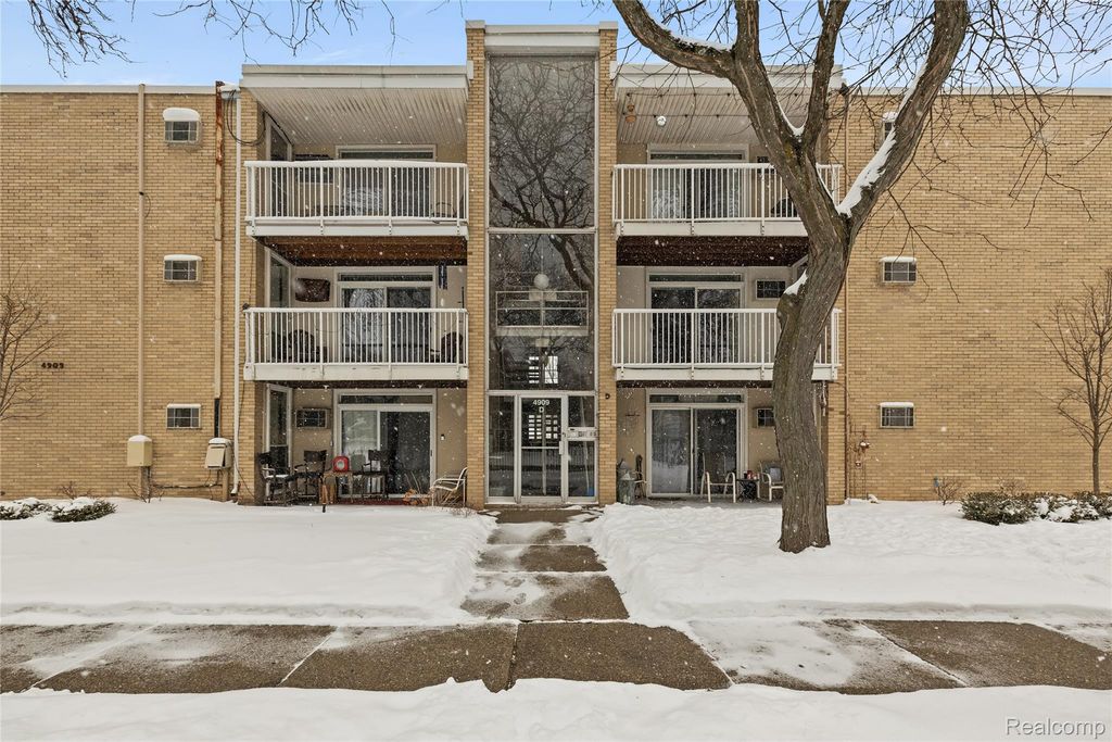 4909 Crooks Road D6, Royal Oak, MI 48073