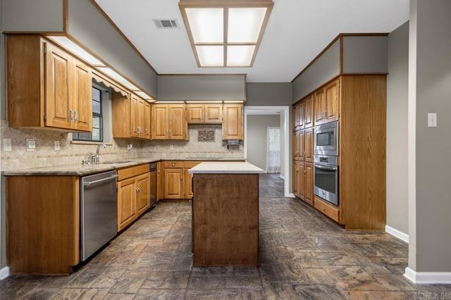 19801 Mallard Cove, Little Rock, AR 72210