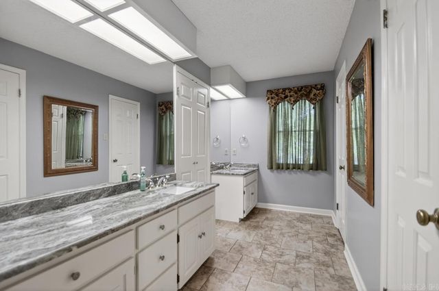 19801 Mallard Cove, Little Rock, AR 72210