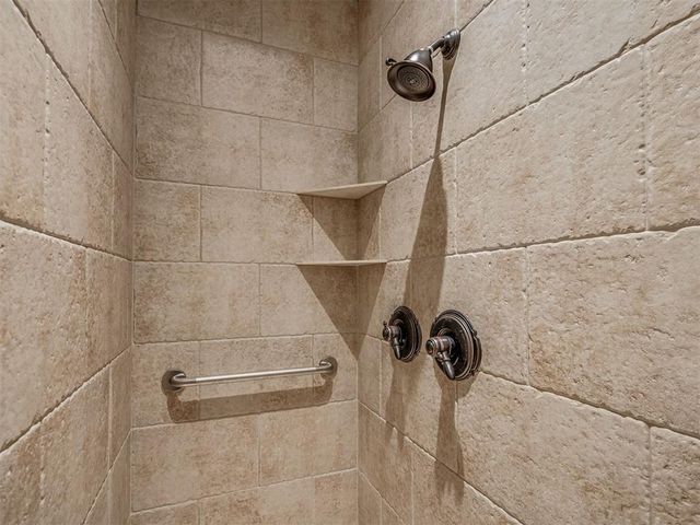 3632 Hunters Creek Road, Edmond, OK 73003