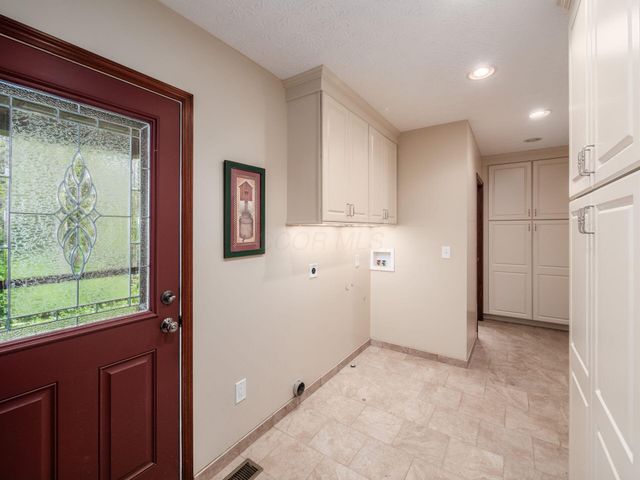 2434 Carriage Road, Powell, OH 43065