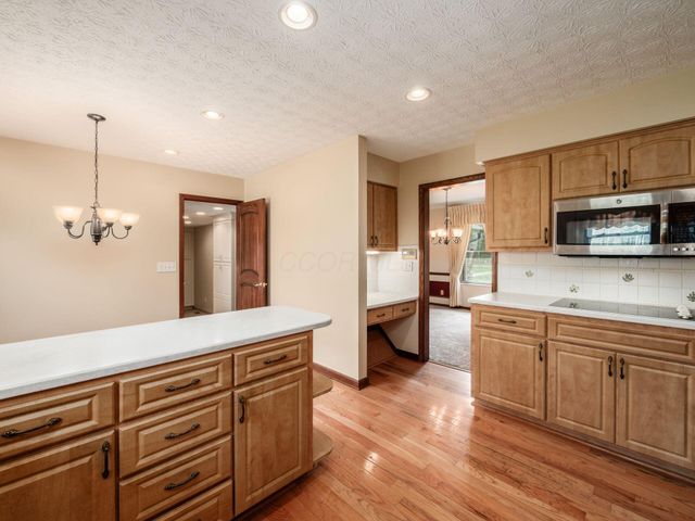 2434 Carriage Road, Powell, OH 43065