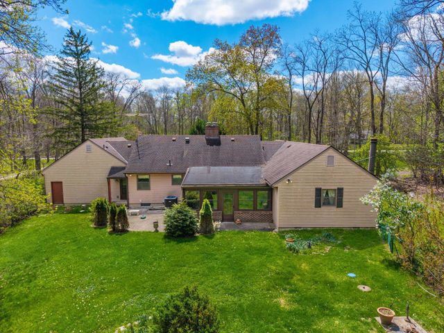 2434 Carriage Road, Powell, OH 43065