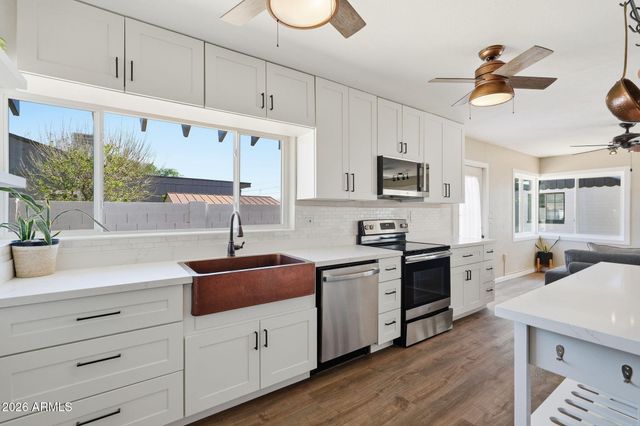 1721 W WELDON Avenue, Phoenix, AZ 85015