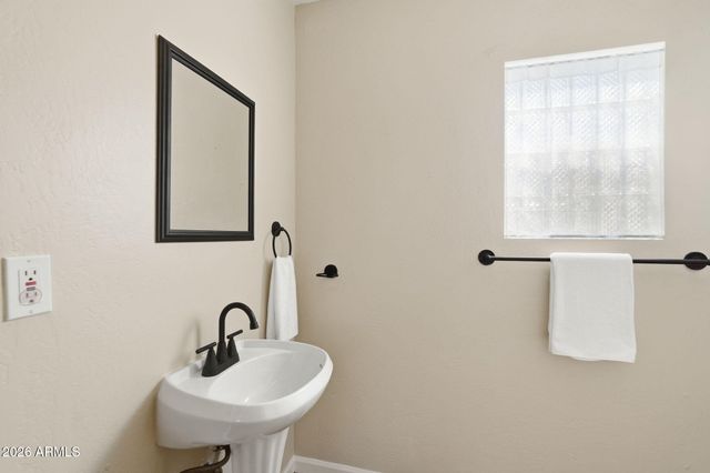 1721 W WELDON Avenue, Phoenix, AZ 85015