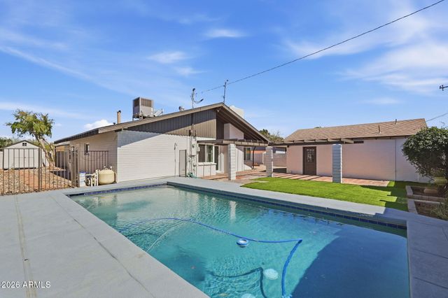 1721 W WELDON Avenue, Phoenix, AZ 85015