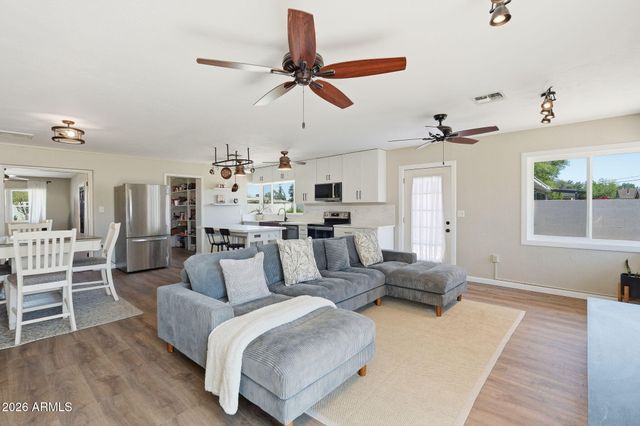 1721 W WELDON Avenue, Phoenix, AZ 85015