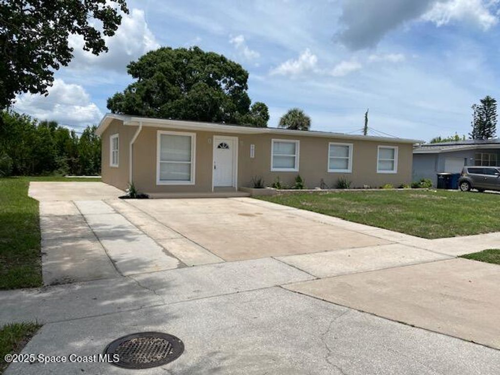 Image 2 of property listing at 3037 Rowe Street NE, Palm Bay, FL 32905