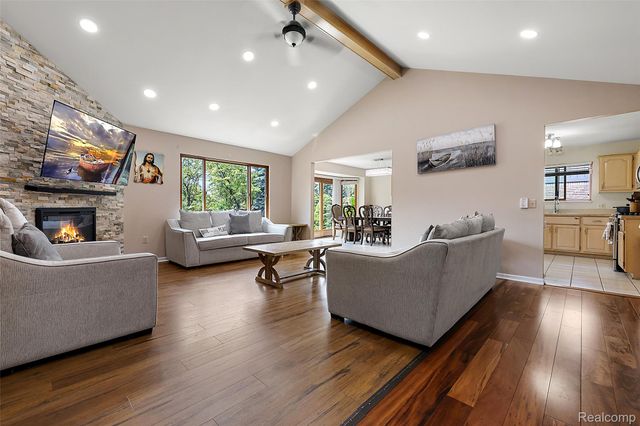 12862 Beechnut Drive, Sterling Heights, MI 48313