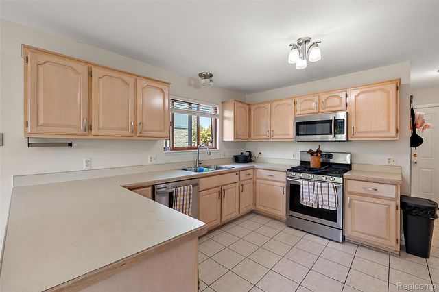 12862 Beechnut Drive, Sterling Heights, MI 48313