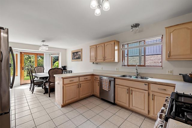 12862 Beechnut Drive, Sterling Heights, MI 48313