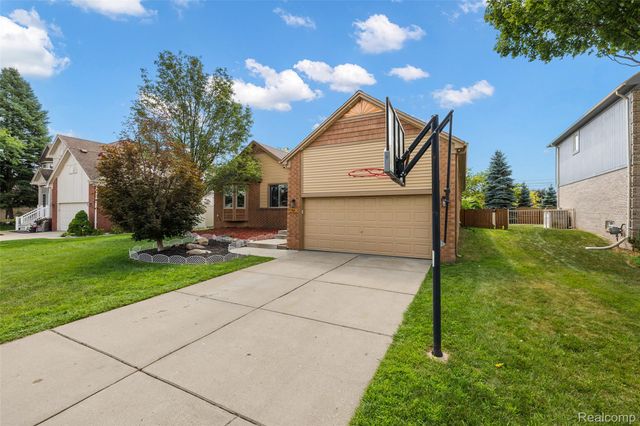 12862 Beechnut Drive, Sterling Heights, MI 48313