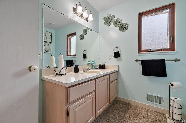 12862 Beechnut Drive, Sterling Heights, MI 48313