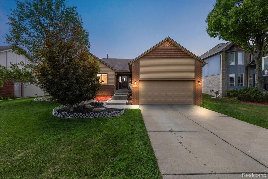 12862 Beechnut Drive, Sterling Heights, MI 48313