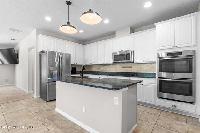 1011 WETLAND RIDGE Circle, Middleburg, FL 32068