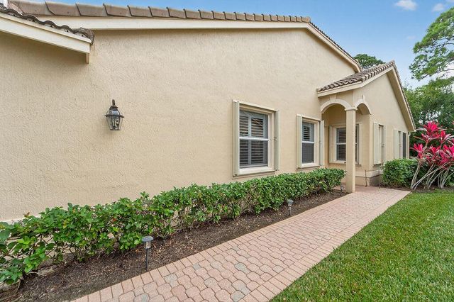 8137 Carnoustie Place, Port St Lucie, FL 34986