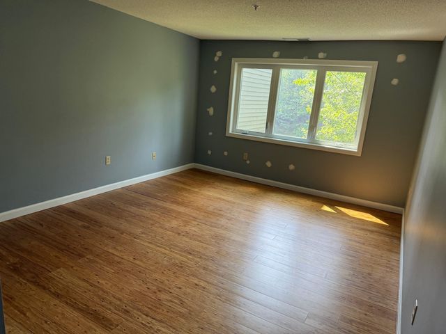 12 Ledgewood Hills Dr Apt 204, Nashua, NH 03062