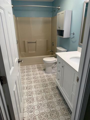 12 Ledgewood Hills Dr Apt 204, Nashua, NH 03062