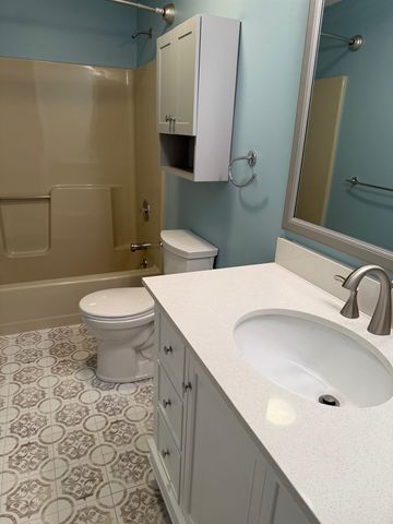 12 Ledgewood Hills Dr Apt 204, Nashua, NH 03062