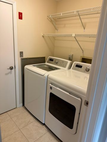 12 Ledgewood Hills Dr Apt 204, Nashua, NH 03062