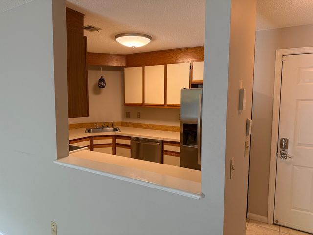 12 Ledgewood Hills Dr Apt 204, Nashua, NH 03062