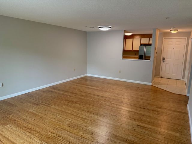 12 Ledgewood Hills Dr Apt 204, Nashua, NH 03062