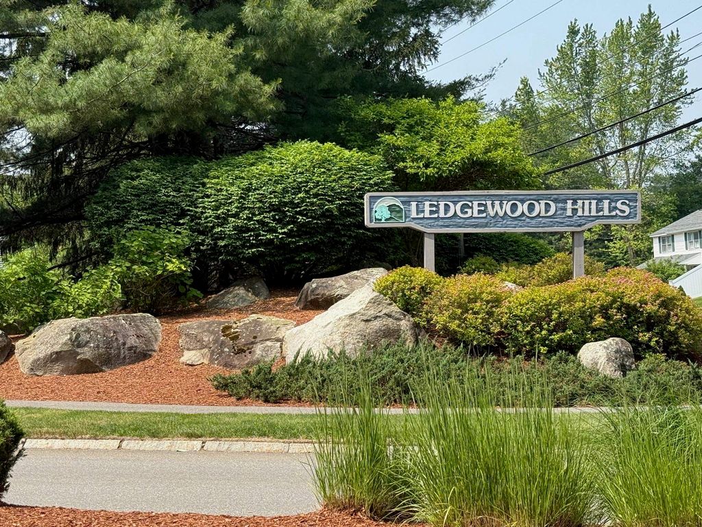 12 Ledgewood Hills Dr Apt 204, Nashua, NH 03062