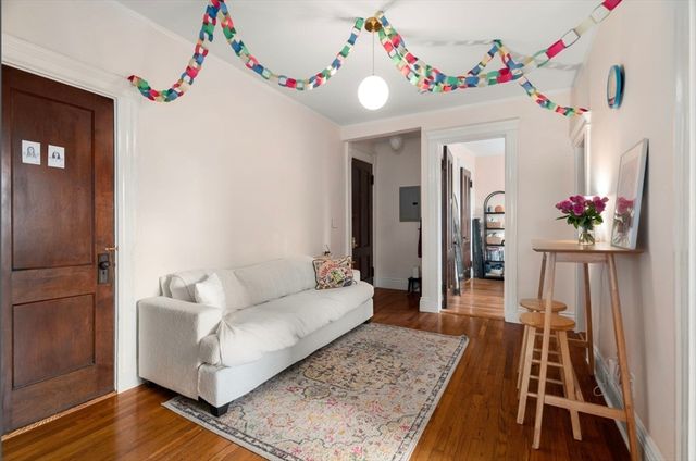 282 Newbury St 17A, Boston, MA 02116